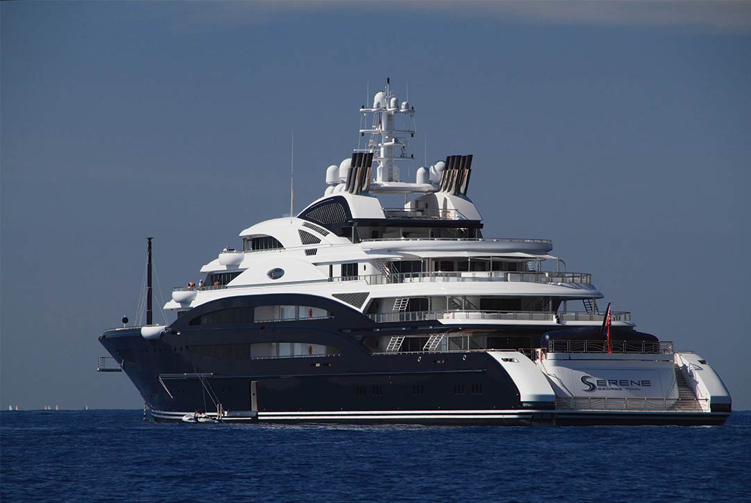 mega yacht in costruzione